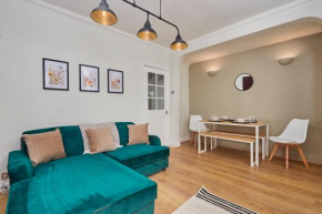 Lovely 4-Bedroom House in Hartlepool - Street Parking